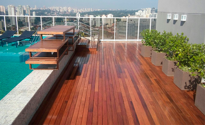 Como Proteger Seu Deck de Madeira Exposto ao Sol e à Chuva